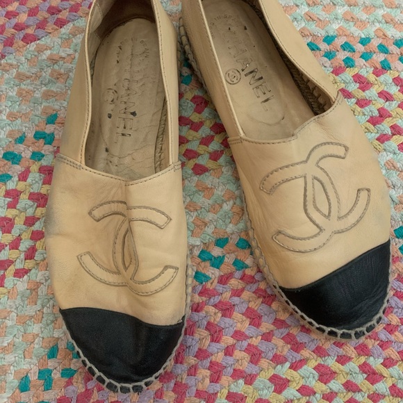 Chanel leather espadrille. Comes with original box and purchase recite - Picture 3 of 4